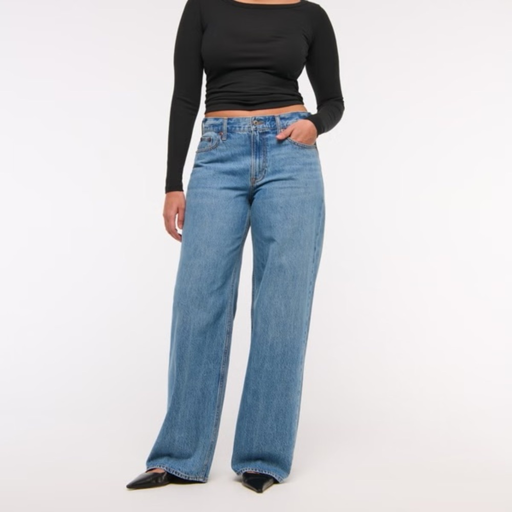 Abercrombie & Fitch Ultra Loose Low Rise Curve Love Jeans Medium Wash Women’s 28